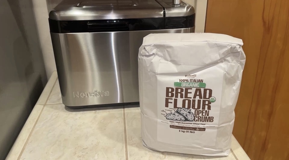 Photo example of best organic bread flour polselli.